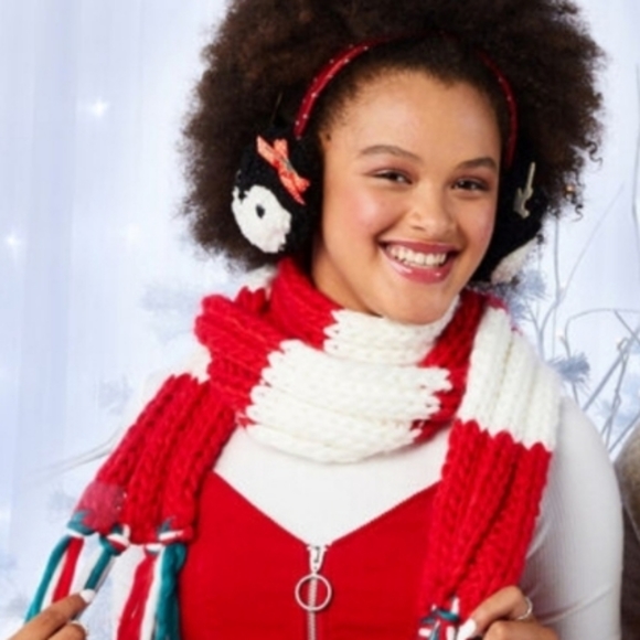 NWT Plush Holiday Scarf - Picture 1 of 6